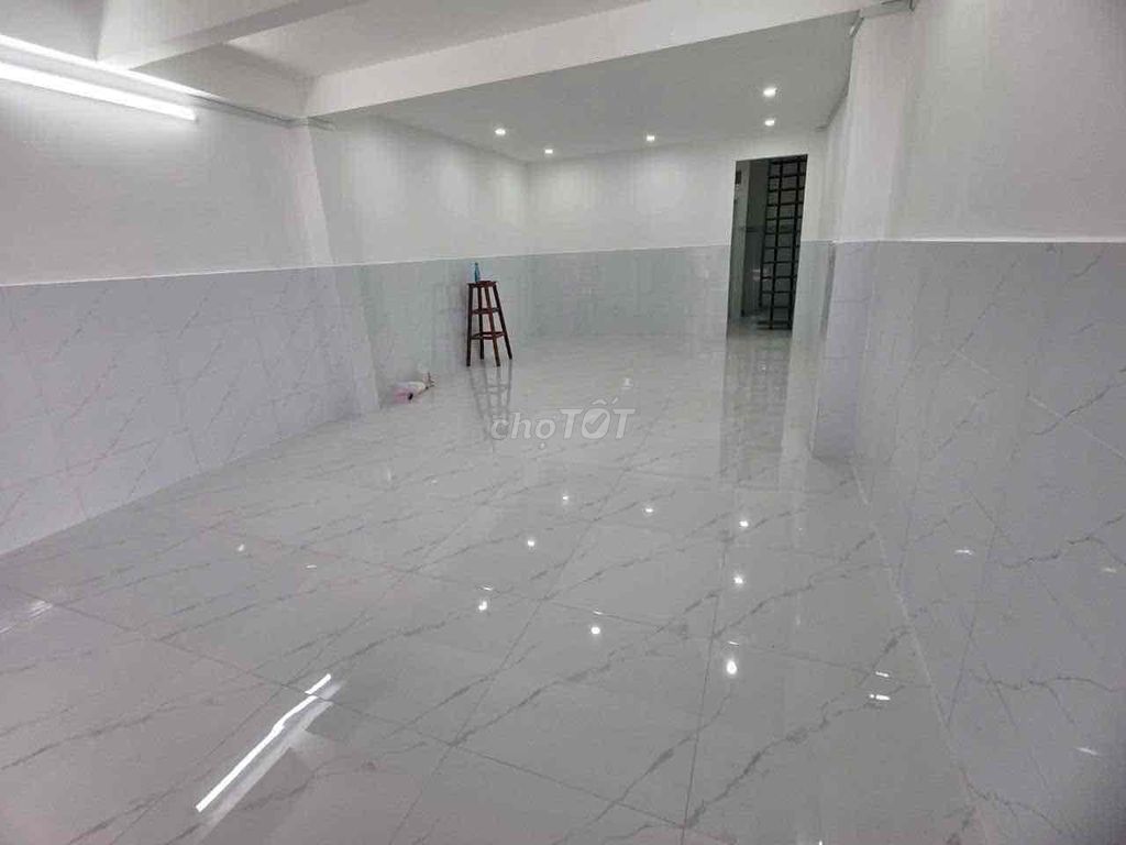Chiến Lược – Bình Trị Đông market - 4 x 11 m rocket path - 1 million Lau
