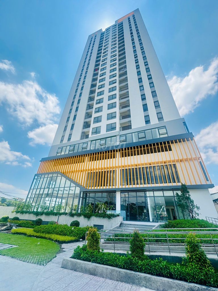 Rent Aurora's apartment 2 bedrooms 68 meters with interiors, right near the Well Bridge.