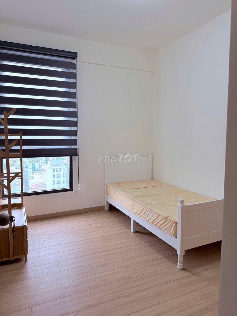 Rent Aurora's apartment 2 bedrooms 68 meters with interiors, right near the Well Bridge.