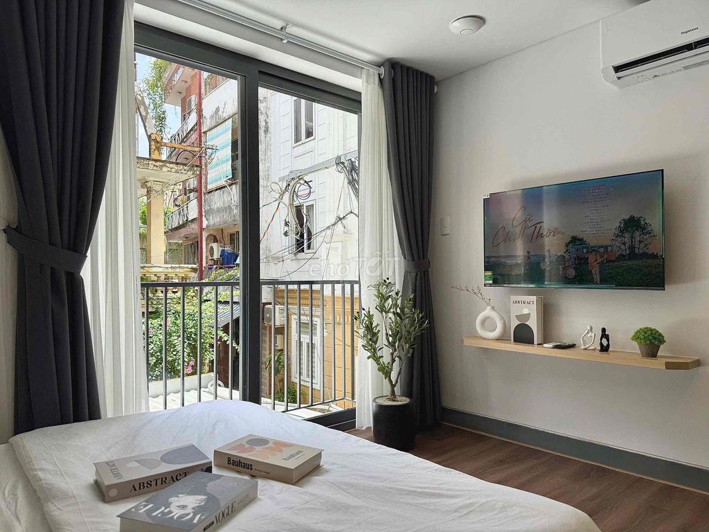 The apartment's right in front of Võ Thị Sáu-- 3-Strengst.
