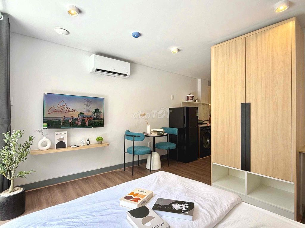 The apartment's right in front of Võ Thị Sáu-- 3-Strengst.