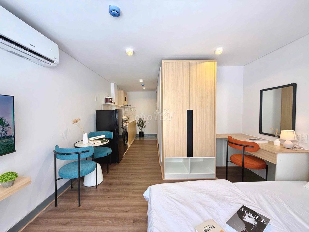 The apartment's right in front of Võ Thị Sáu-- 3-Strengst.