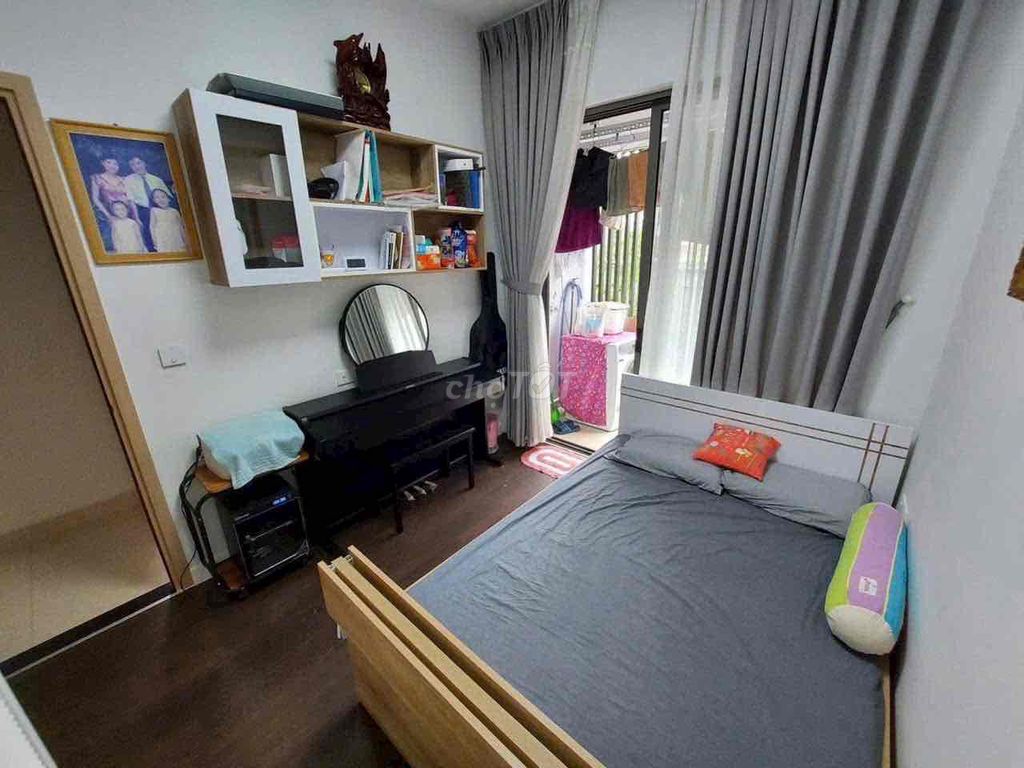 Three bedrooms. Two full interior toilets near Tân Bình Airport.