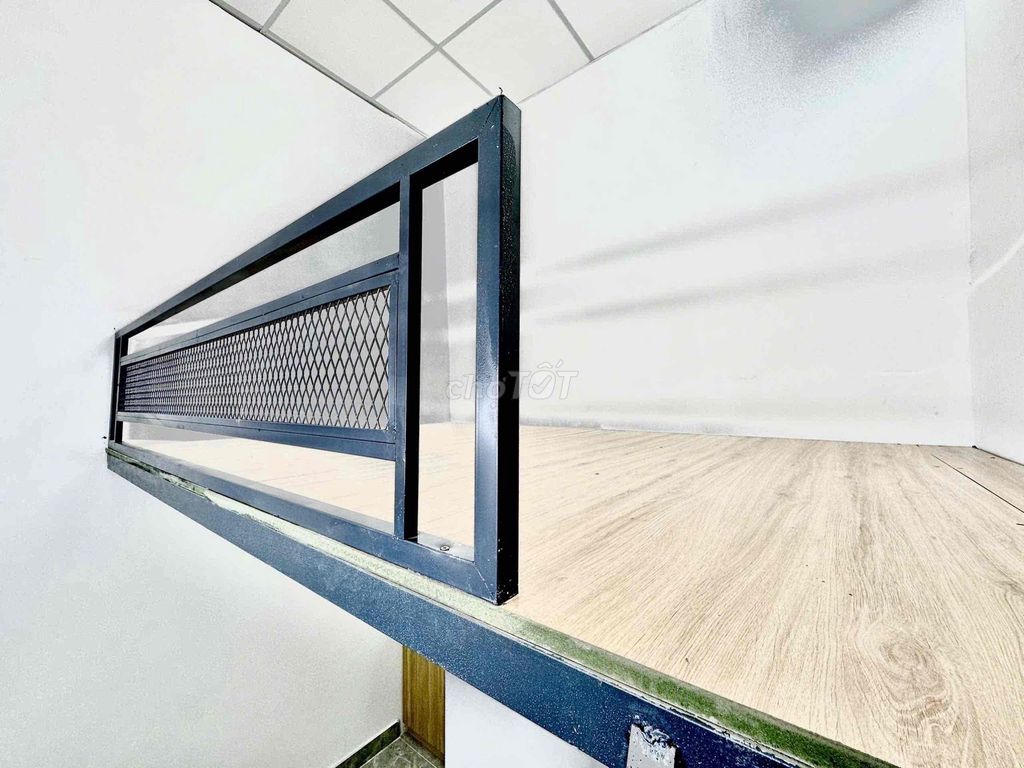The newly built boarding room has air conditioning 15 minutes away.