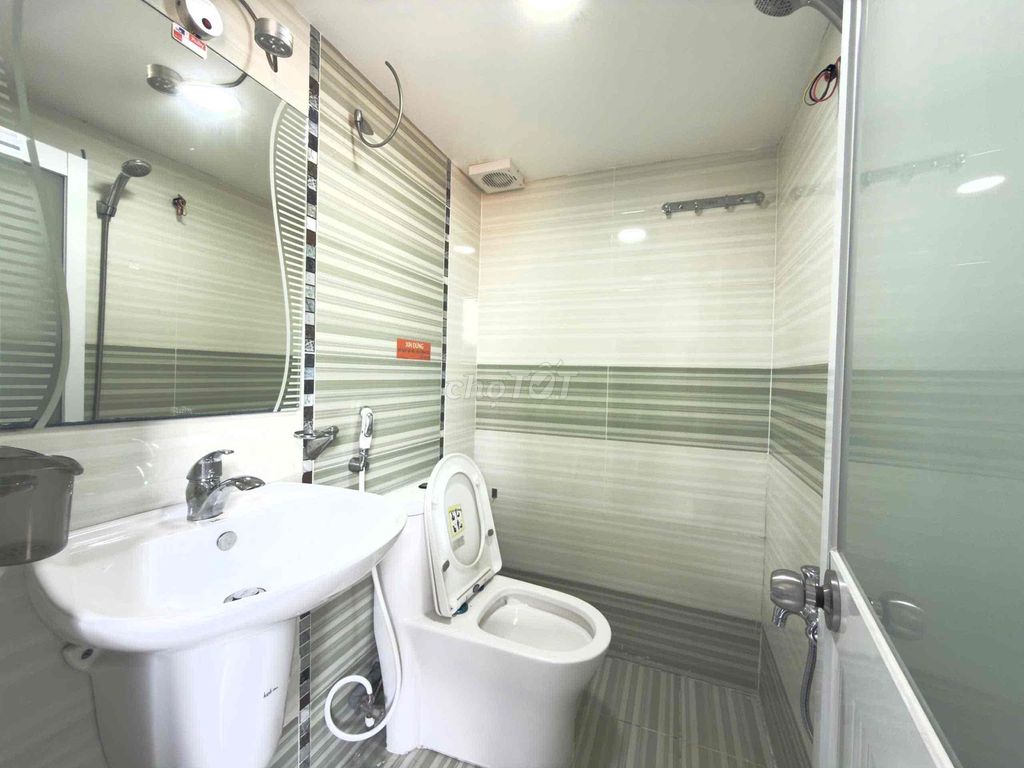 elevators to the sky windows full interior nearly 10,000 square miles