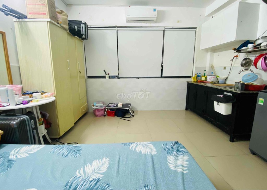 The singgapor Room, the attic, the interior, the elevator, now the freedom.