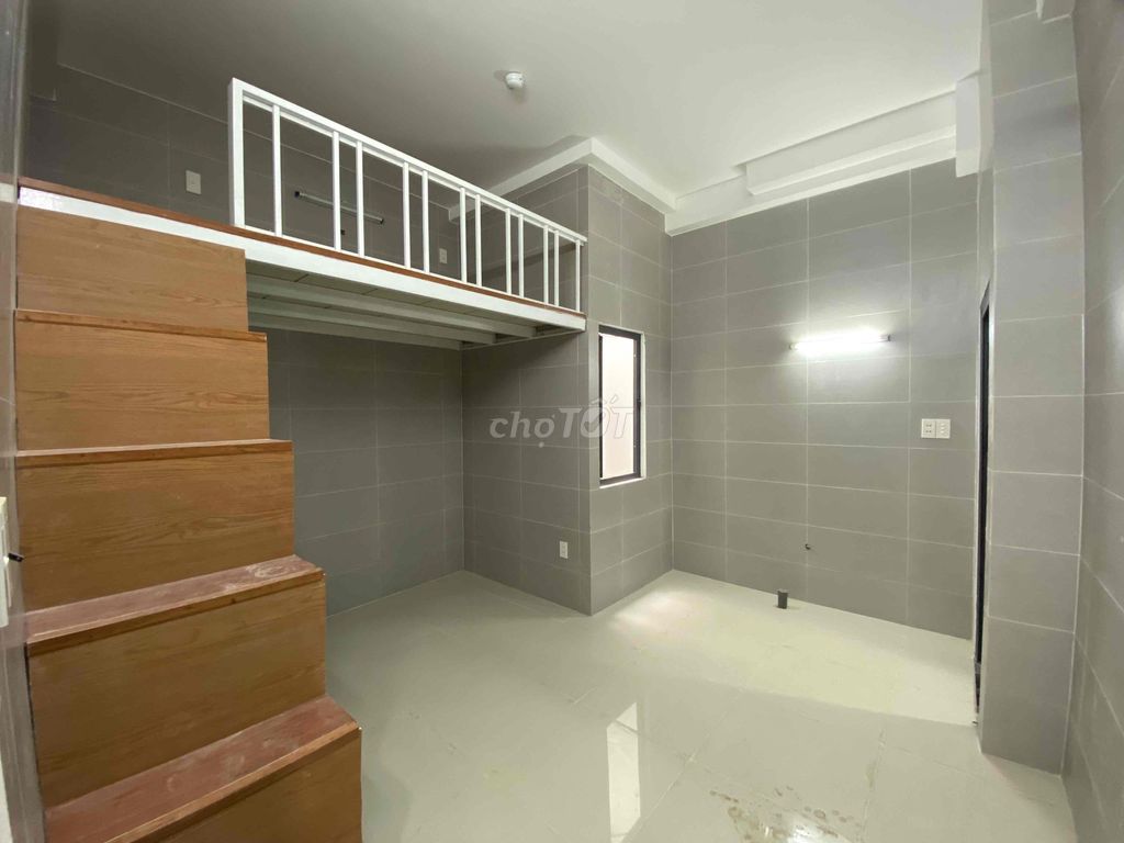 Rent a service apartment near District 9's public college.