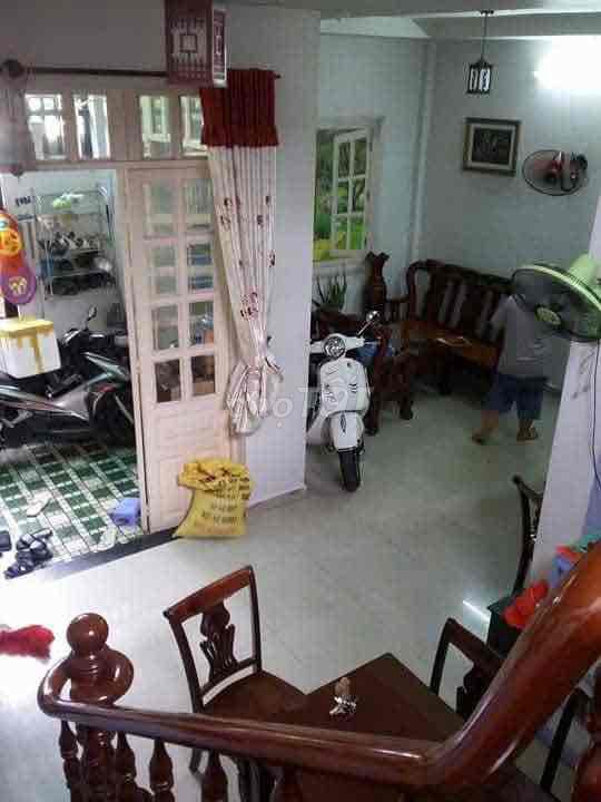 Rent 205 Dht02. 8 meters x 8 meters. One floor. Three bedrooms. Two toilets. Eight million.
