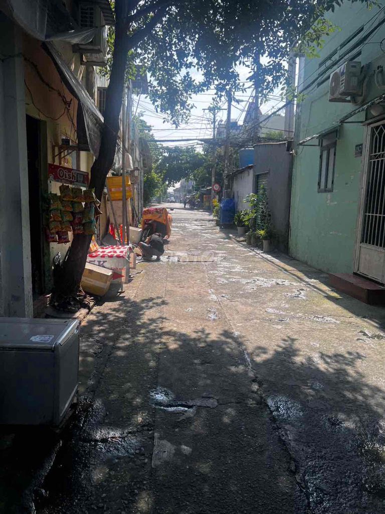 Rent 205 Dht02. 8 meters x 8 meters. One floor. Three bedrooms. Two toilets. Eight million.