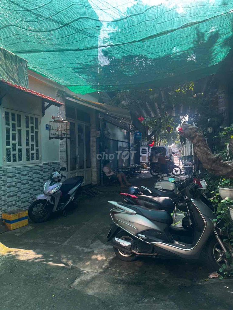 Rent 205 Dht02. 8 meters x 8 meters. One floor. Three bedrooms. Two toilets. Eight million.
