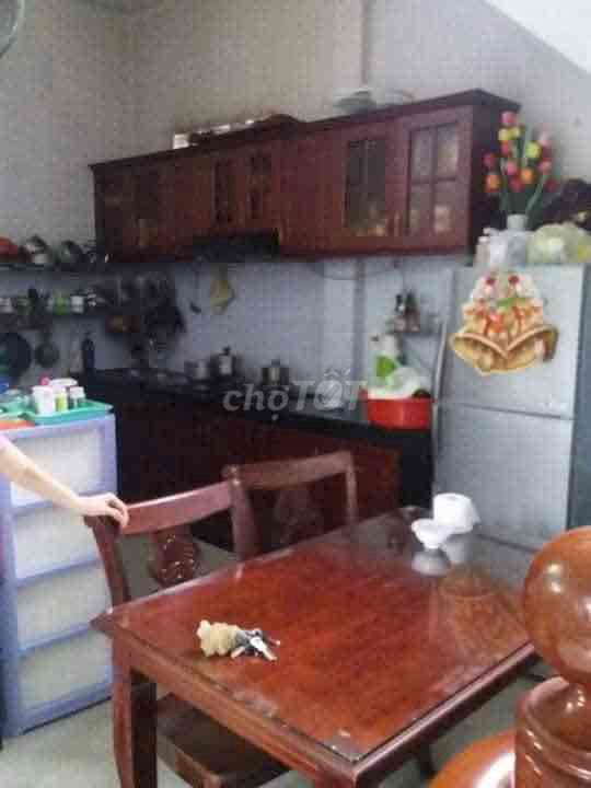 Rent 205 Dht02. 8 meters x 8 meters. One floor. Three bedrooms. Two toilets. Eight million.