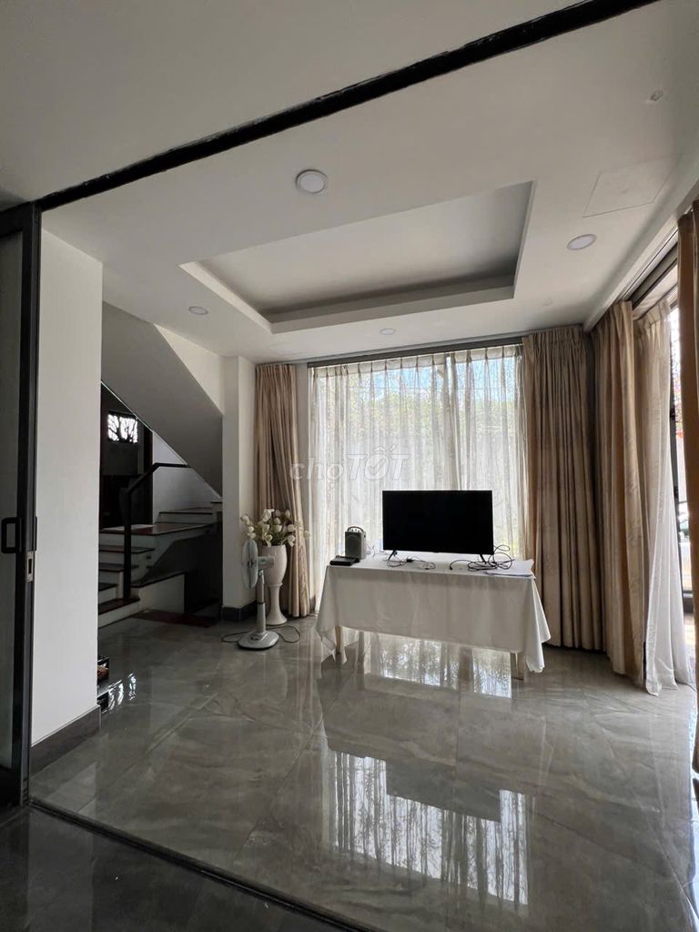 Rent a three-story vault for 85 million a month.