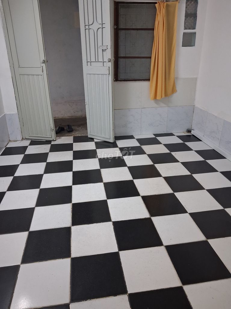 The magic ceiling, one ground, one floor, the cold one.