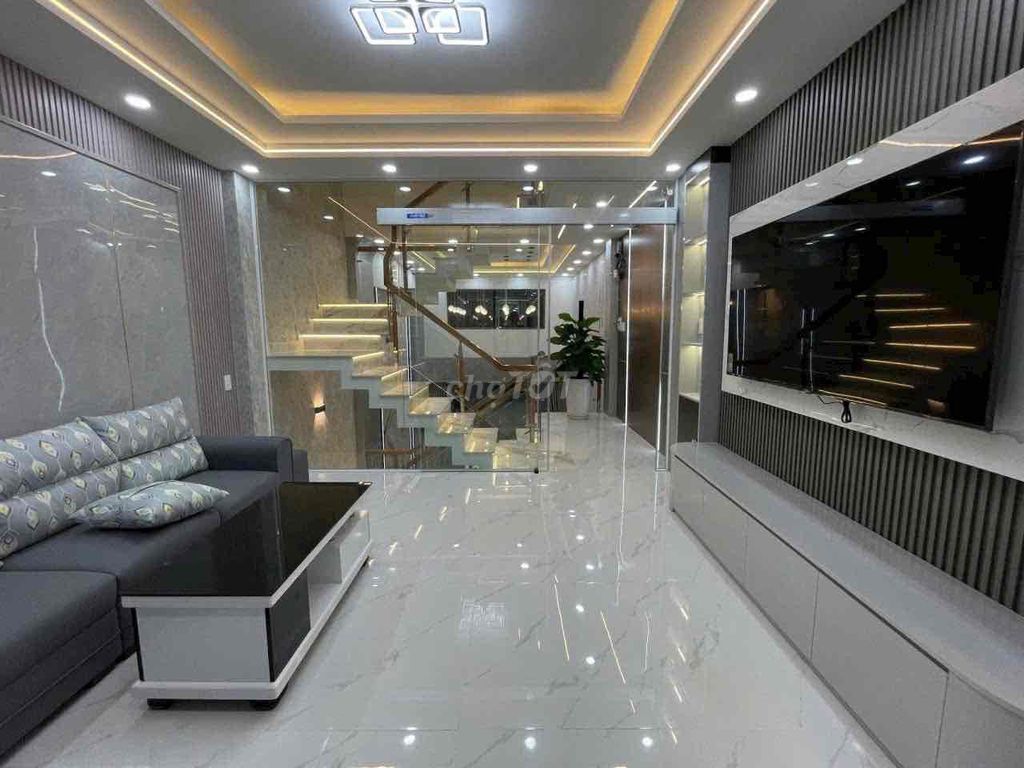 Rent 4 x 14, modern home, 15 million.