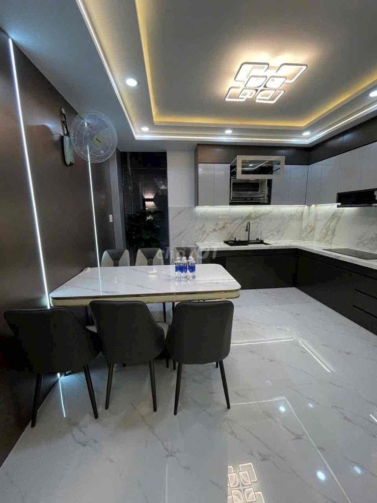 Rent 4 x 14, modern home, 15 million.