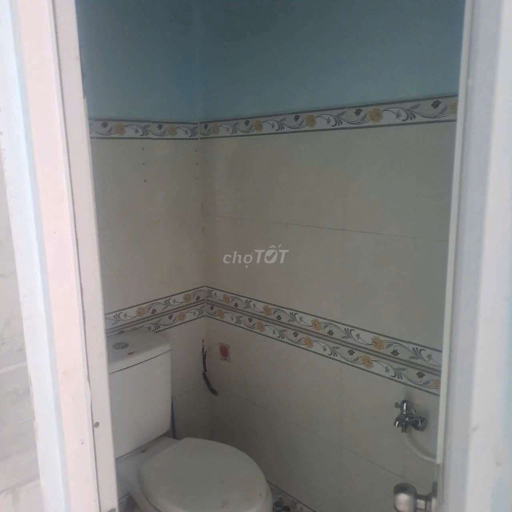 renting two stories of open windows
