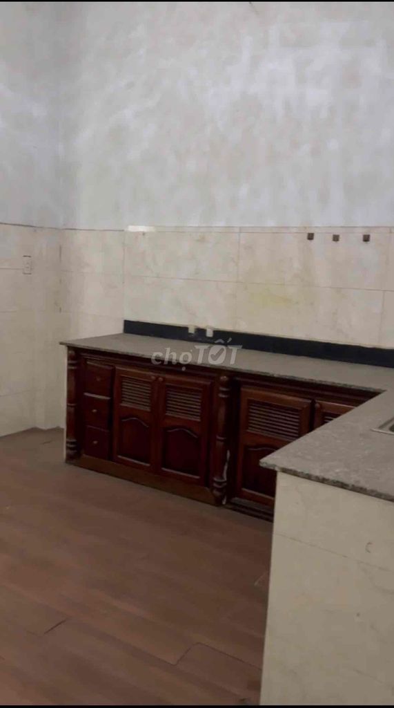 Rent a cash house. Hẻm 80 Dương Quảng Hàm is in business. 13 million.