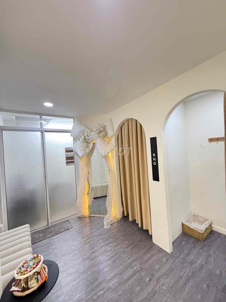 Rent a three-story Hoàng Hoa Thám Bình Thạnh, 4 bedroom, business utility, 2