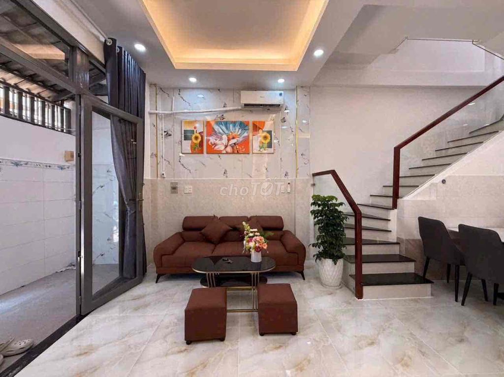 Four bedrooms. Three toilets. 40 meters. Full interior. Lê Đức Thọ outback.