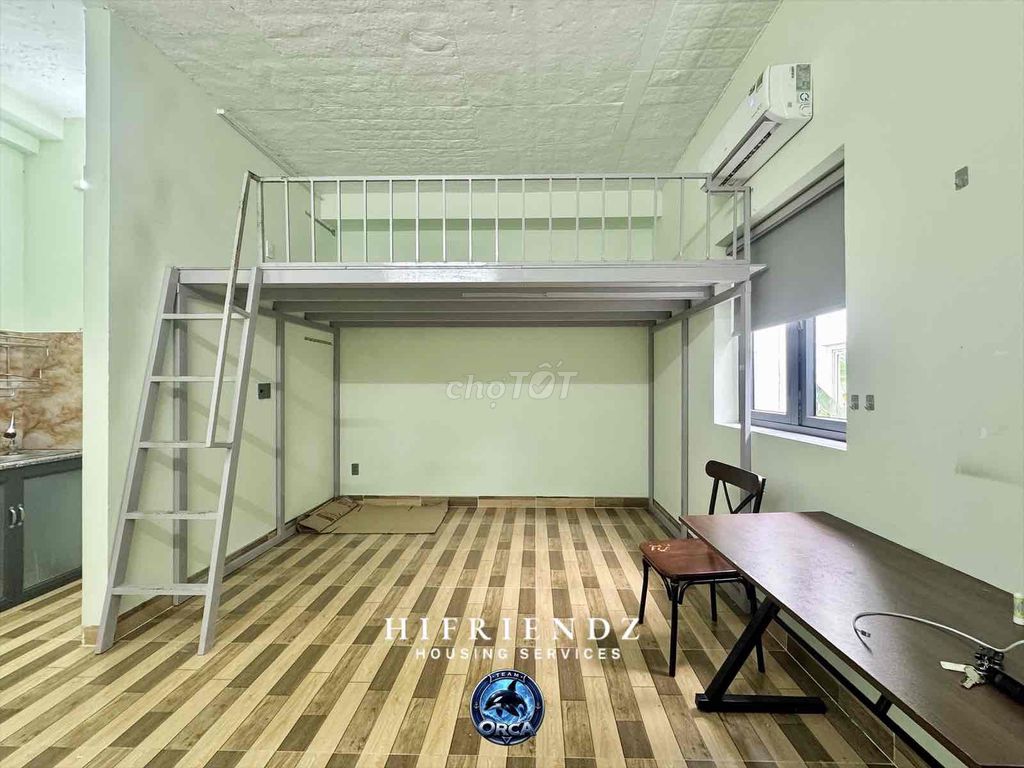 Generic Window Full interior just behind University ueh and dedication