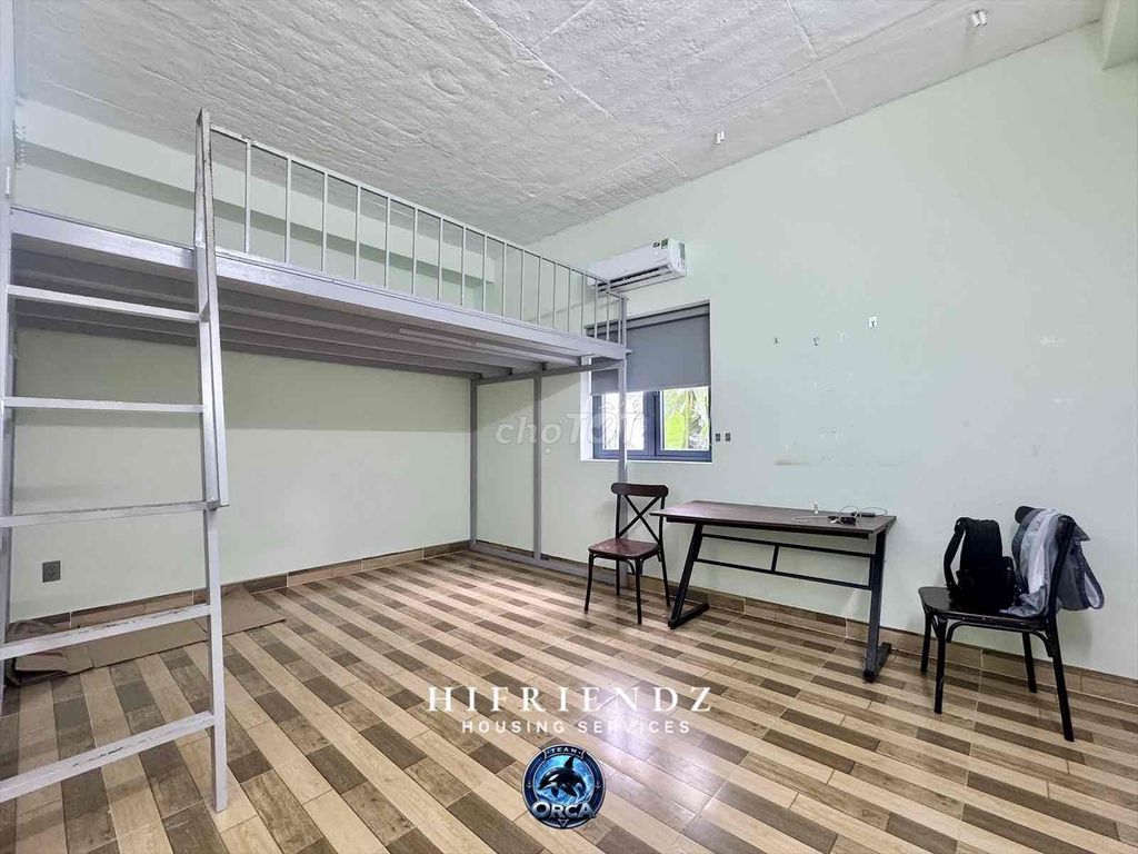 Generic Window Full interior just behind University ueh and dedication
