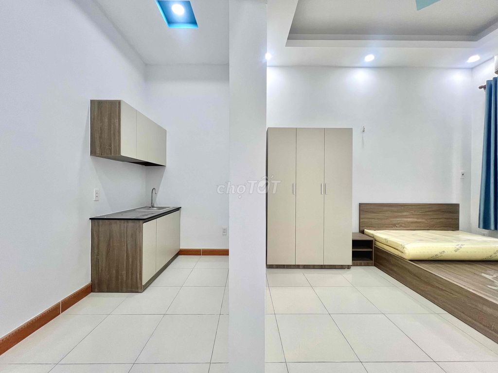 A new full-intracted balcony bedroom, 100 percent in the middle of Lê Đức Thọ.