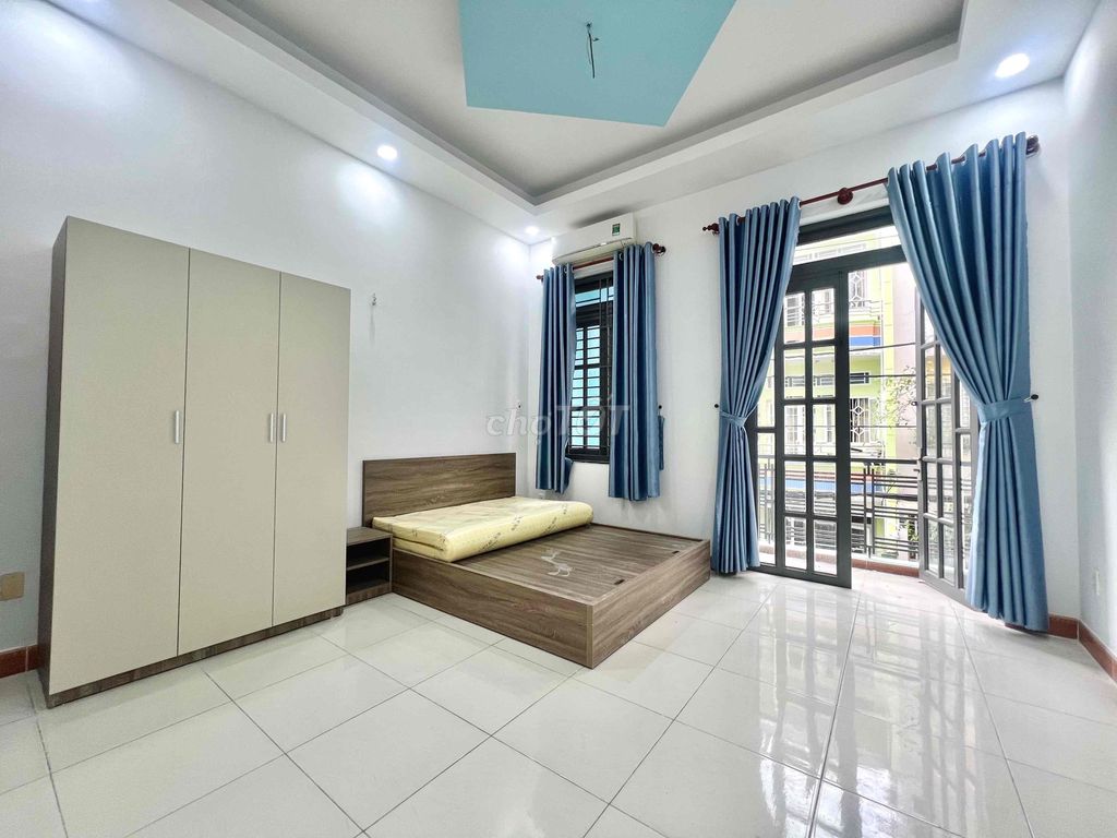 A new full-intracted balcony bedroom, 100 percent in the middle of Lê Đức Thọ.
