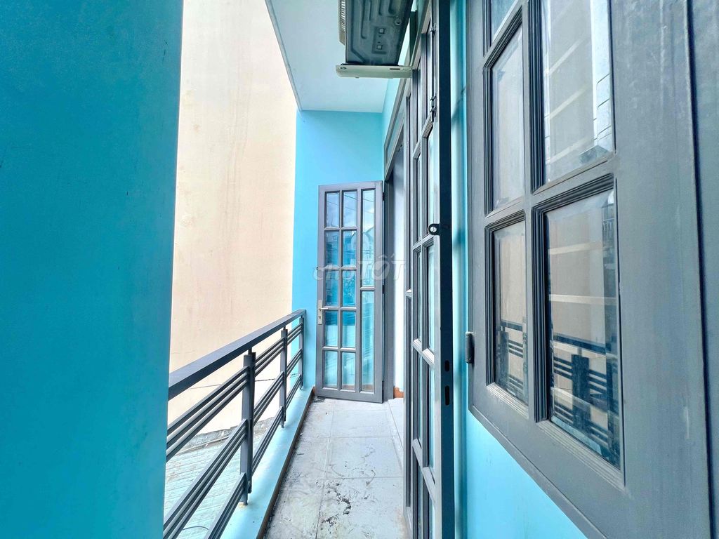 A new full-intracted balcony bedroom, 100 percent in the middle of Lê Đức Thọ.