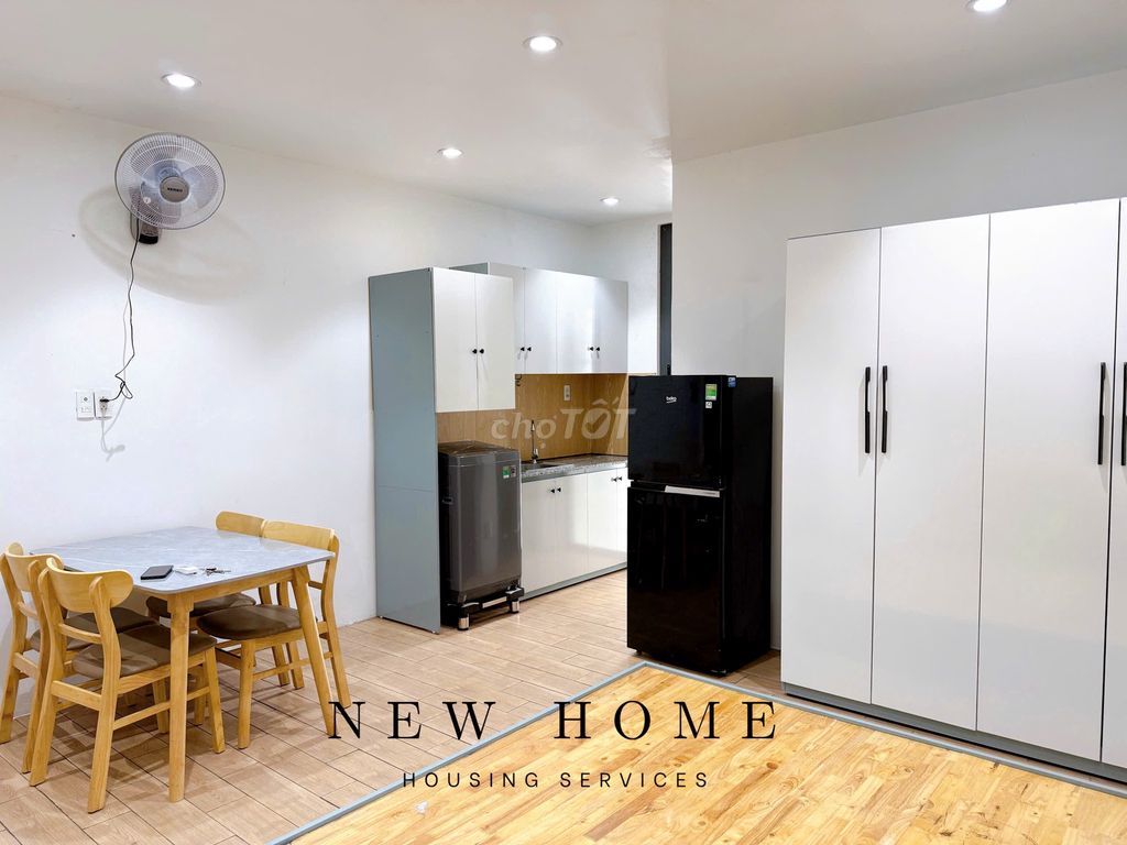 Rent de Full Seven in the heart of the 3rd Shire.