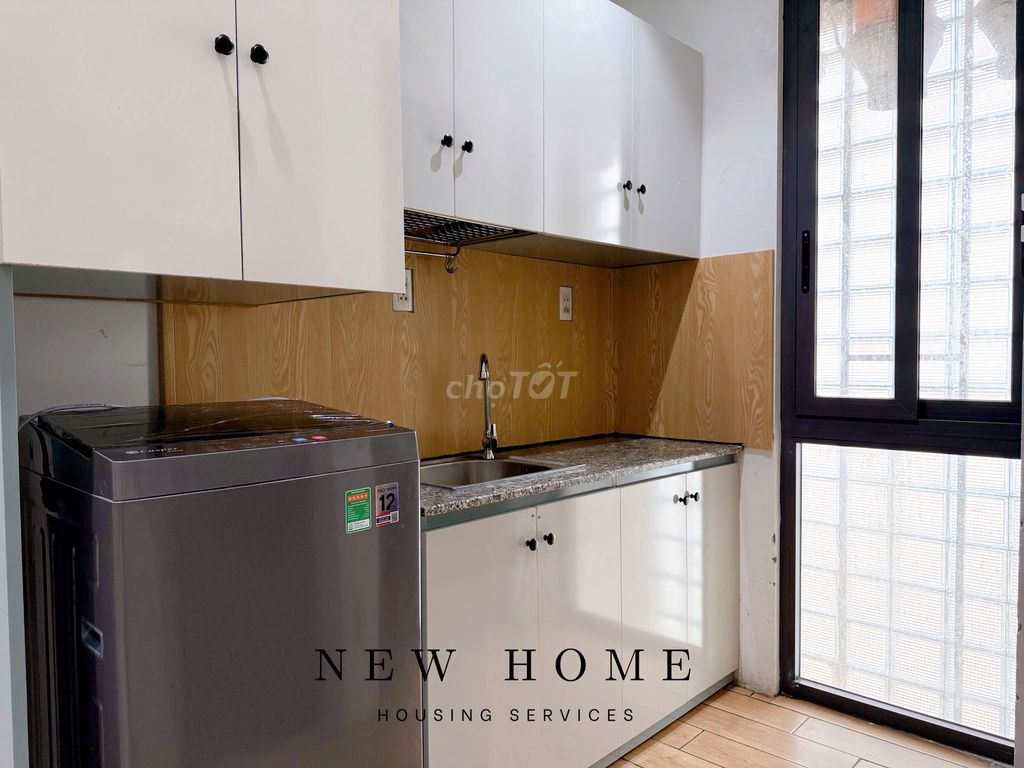 Rent de Full Seven in the heart of the 3rd Shire.