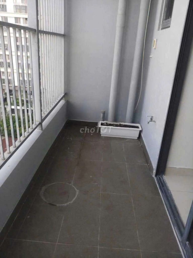 The apartment is a very nice interior toilet, la Astoria District 2 with a pool, cheap