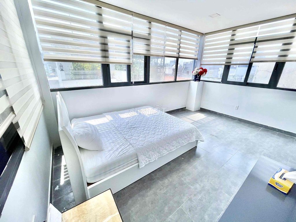 Studio Room, District One.