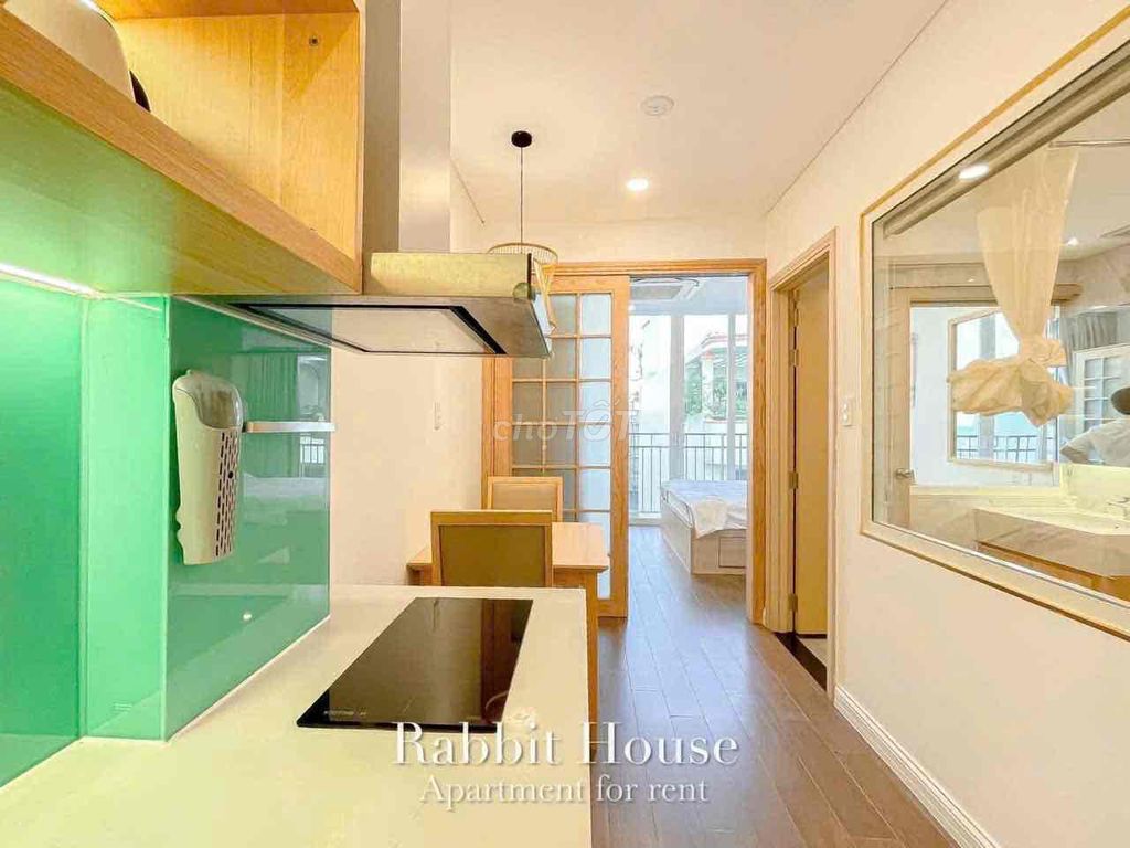 Rent a full-salt service apartment Hai Bà Trưng balcony.