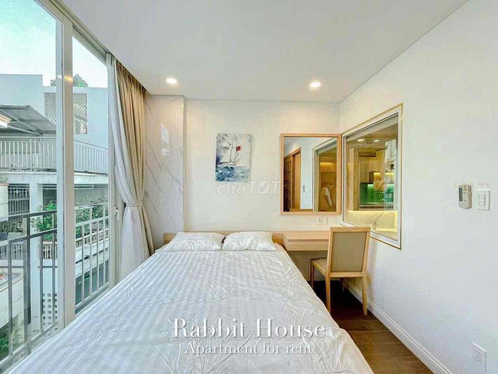Rent a full-salt service apartment Hai Bà Trưng balcony.