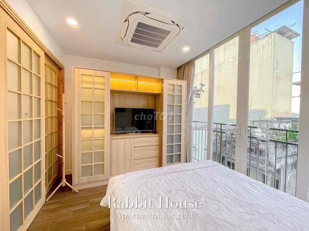 Rent a full-salt service apartment Hai Bà Trưng balcony.