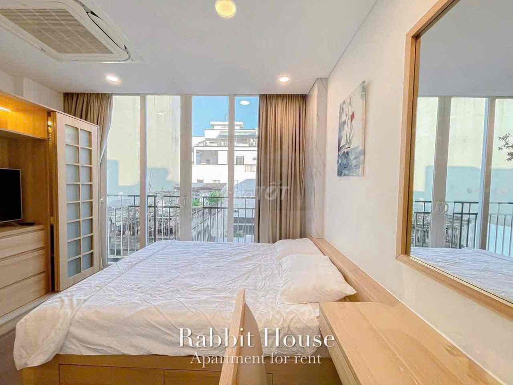 Rent a full-salt service apartment Hai Bà Trưng balcony.
