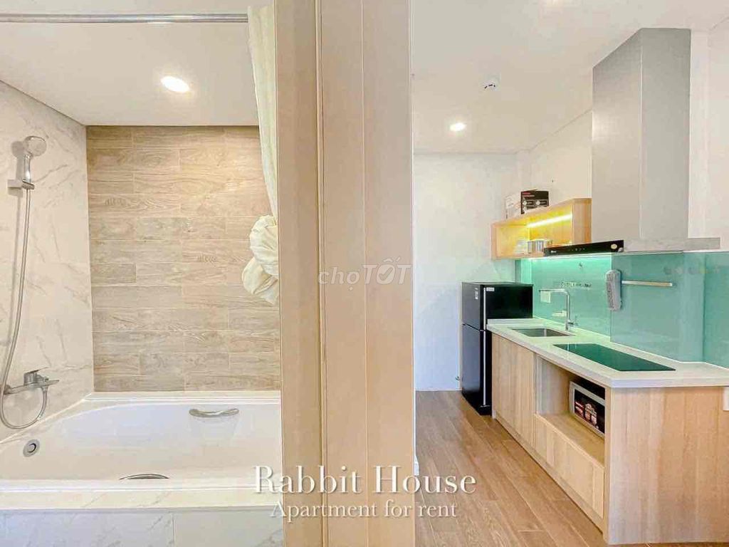 Rent a full-salt service apartment Hai Bà Trưng balcony.