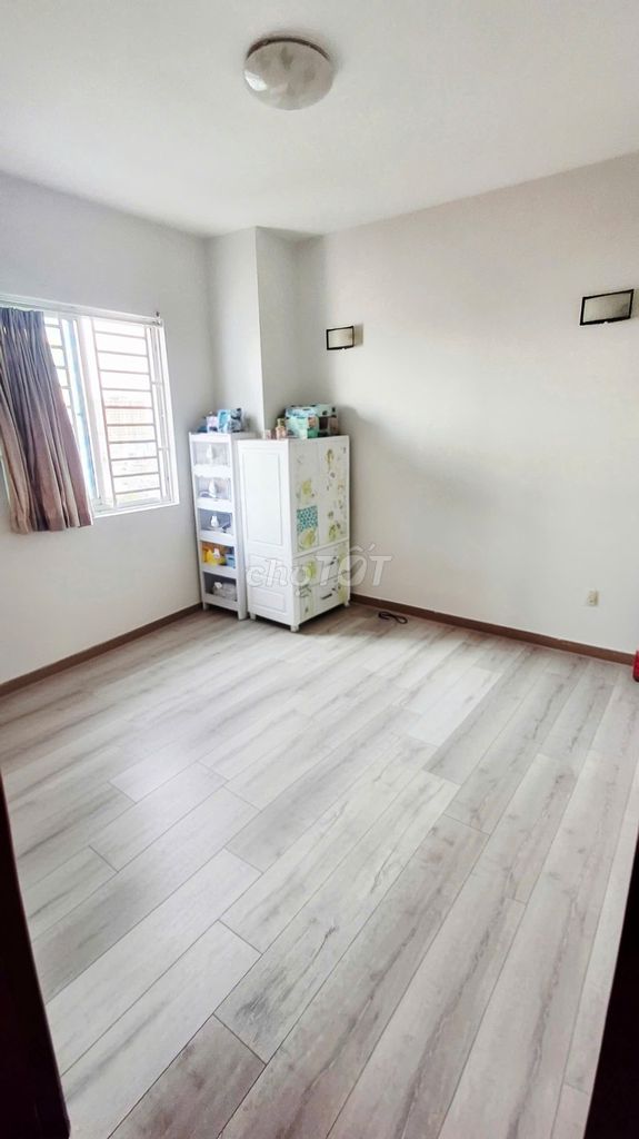 Rent a three-room apartment at Phú Thạnh, full furniture-- a month, 11 million.