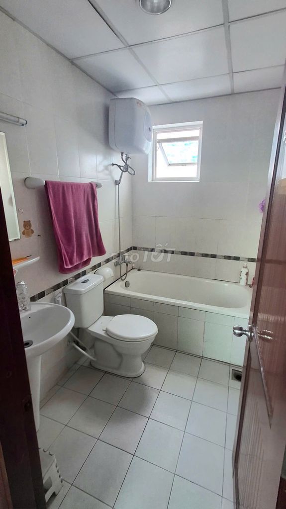 Rent a three-room apartment at Phú Thạnh, full furniture-- a month, 11 million.