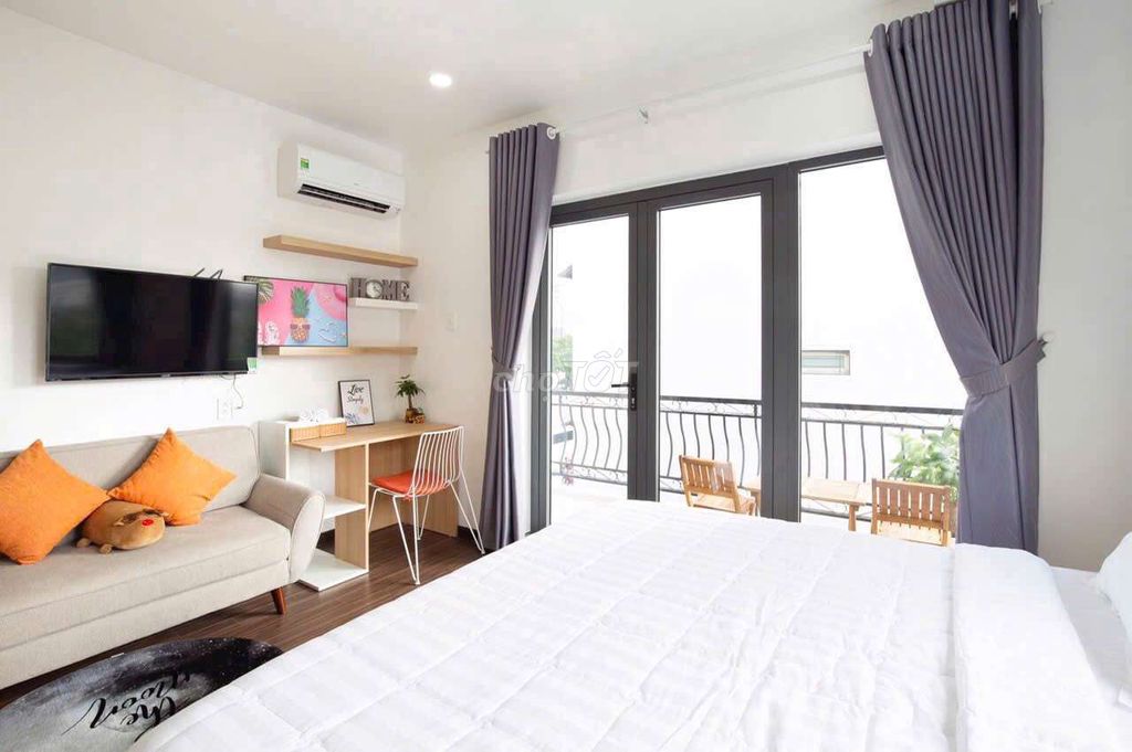 modern design studio - sunbacketing balcony