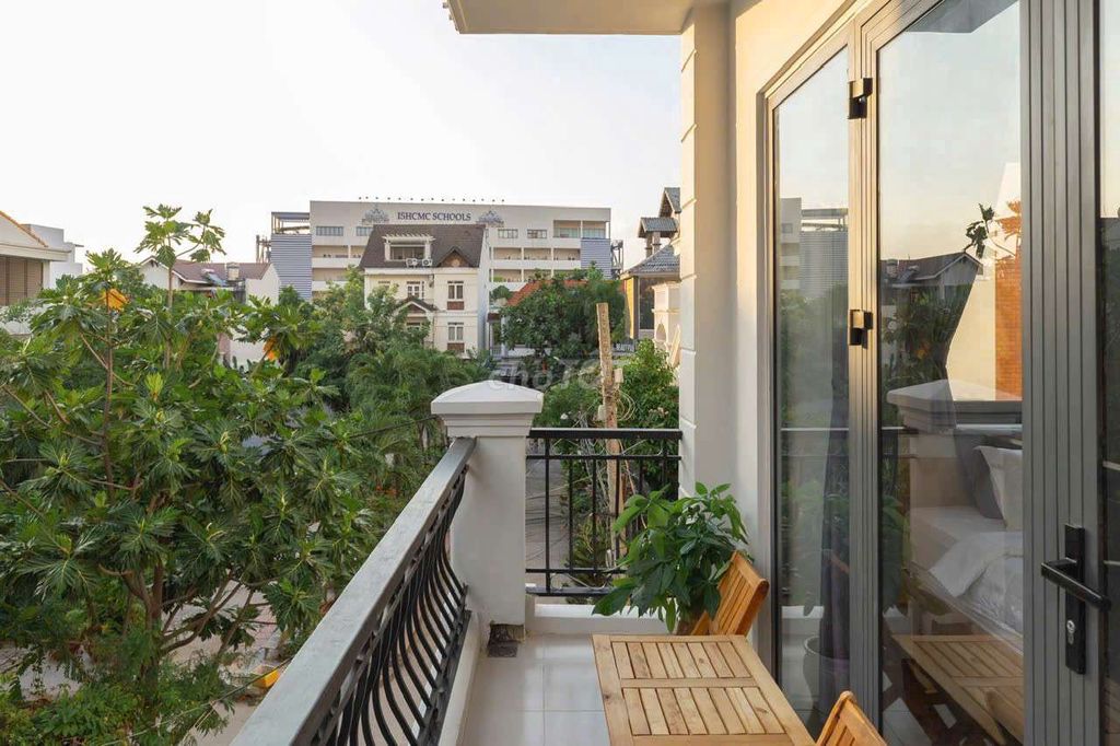 modern design studio - sunbacketing balcony