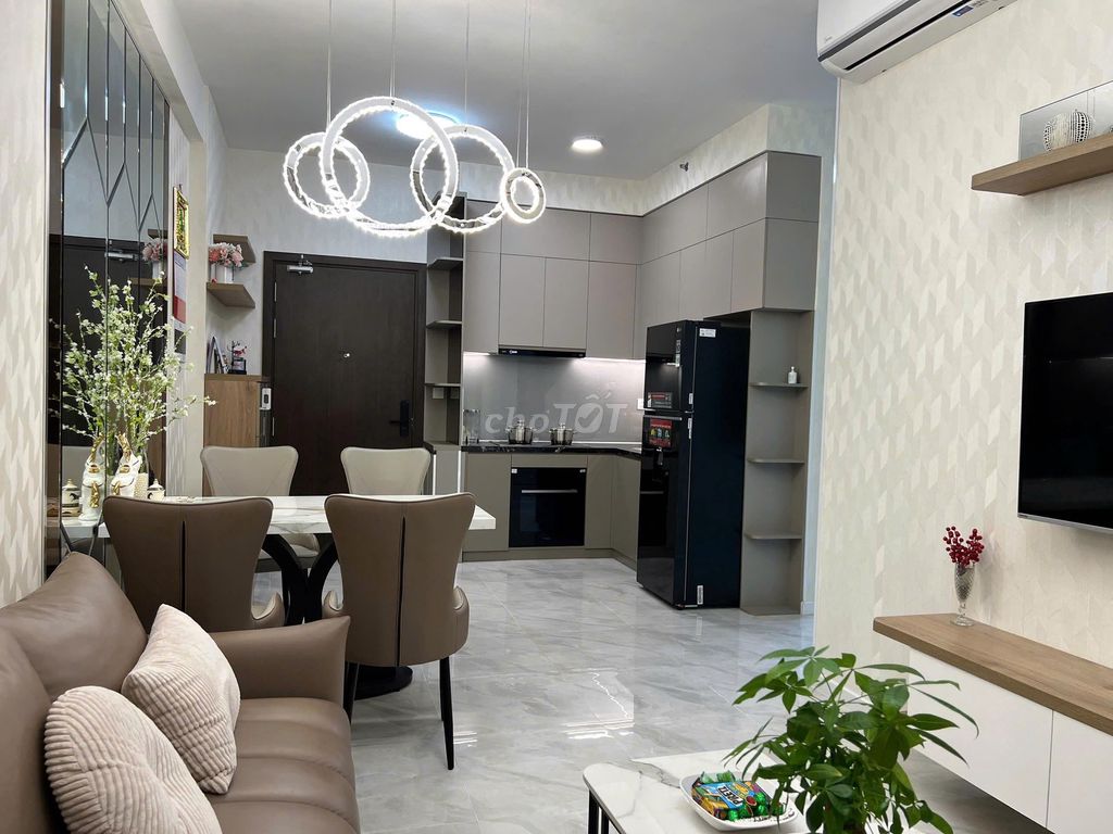 The nice privia fills out the view in the pool. Two bedrooms full of high-end furniture.