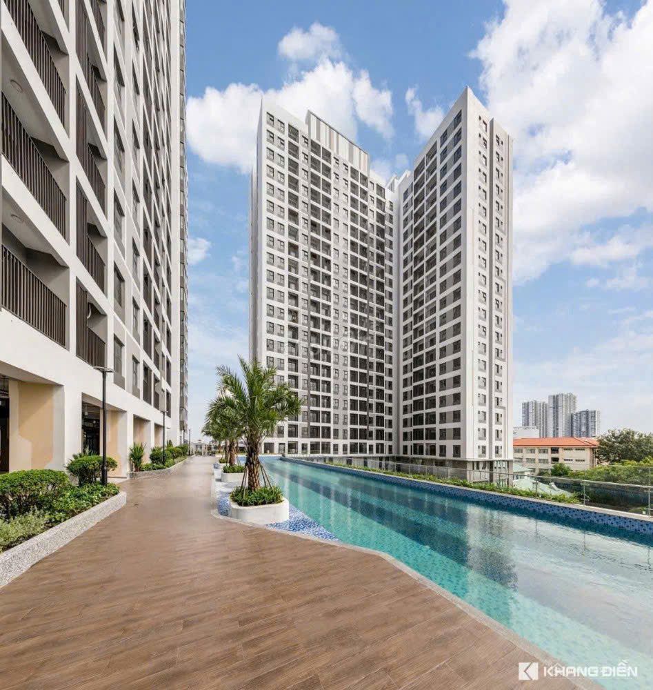 The nice privia fills out the view in the pool. Two bedrooms full of high-end furniture.