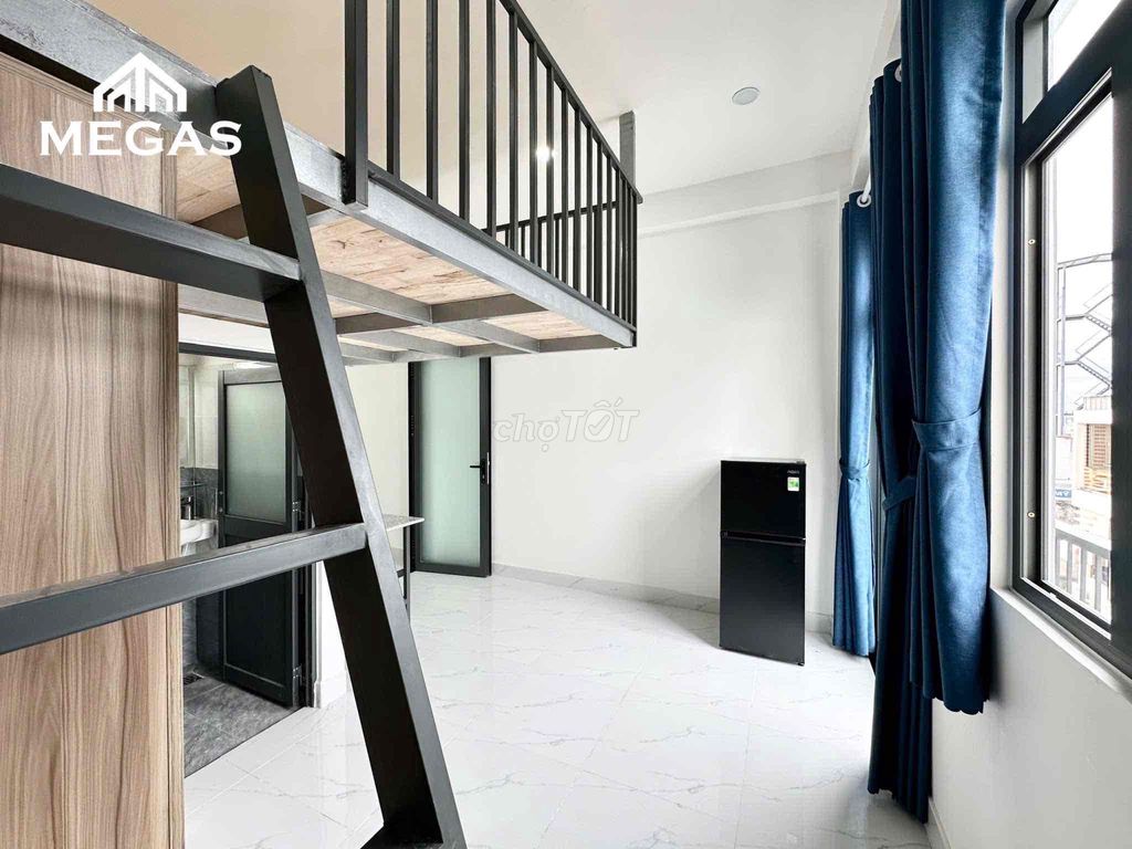 The inside room is right near Nguyễn Thái Sơn.