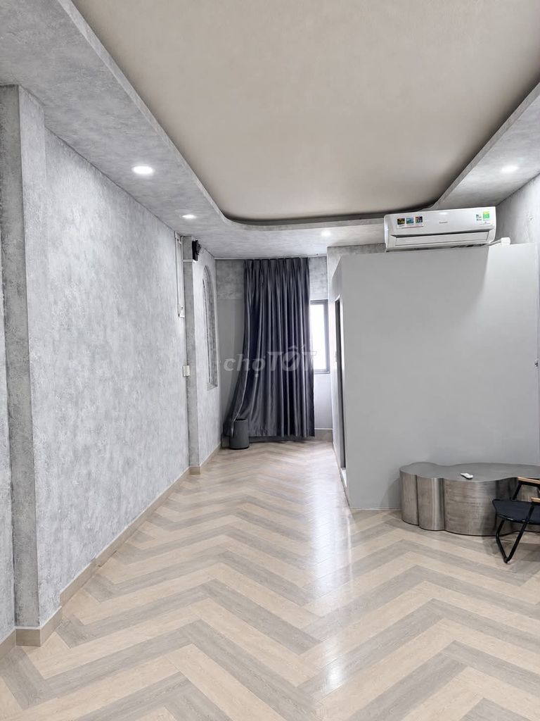 New room, one room.