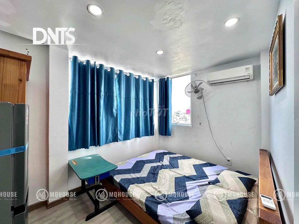 The inside room is Phú Nhuận.