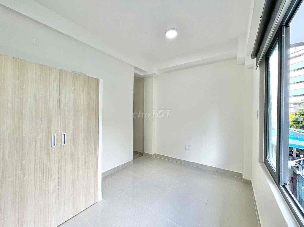 Skyhouse, interior full