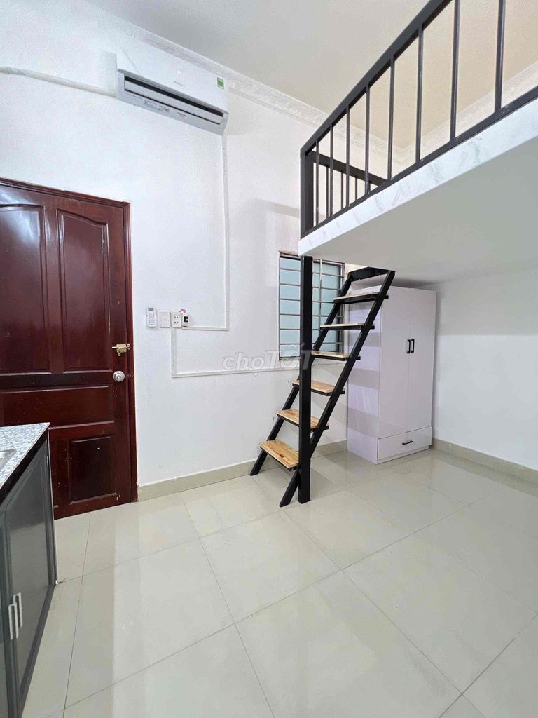 Cheap motel room with air conditioning on the sandstone market, free time.
