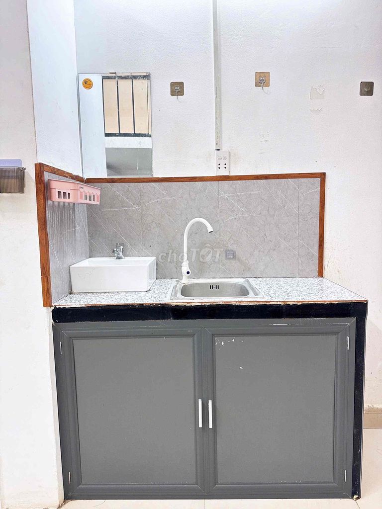 Cheap motel room with air conditioning on the sandstone market, free time.