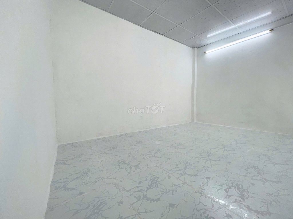 Room's in right now, high guard, 30 meters, 56th Interstate, Bình Tân.